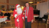 Nyt on Joulupukki saapunut puheenjohtaja
toivotti hänet tervetulleeksi.
