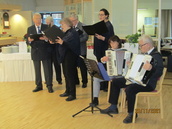 Laulukuoro esiintyy pikkujoulussa 20.11.2021