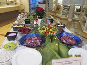 Joulupöytä notkui herkkuja