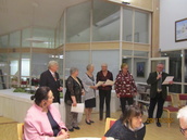 Hopeisten ansiomerkkien saajat, Markku Ohlis, Irma Hokkanen, 
Helena Rajasaari ja Merja Tammi
kuvasta puuttuu hopeisen merkin saaja Raili Matikka Ja kultaisen merkin saaja Jukka Tammi