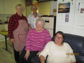 Keittiöhengettäret jotka loivat syntymäpäivätarjoilut, Gun,
Tea, Bertta ja Helena