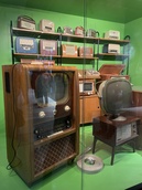 Tallaisia laitteita taisi meiltä eläkeläisten kotoa löytyä 60-luvulle saakka