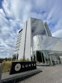 Salamatkalaiset tekivät visiitin Luhdan pääkonttorin kotalla 11 krs olevaan kahvilaan