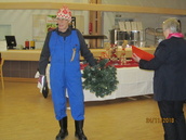 Pikkujoulu 24.11.2018
Matti joulupuun rakentajana