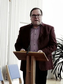 Kirkkonummen kunnan tervehdysksen juhlaan toi kunnanjohtaja Tarmo Aarnio.

