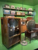 Tallaisia laitteita taisi meiltä eläkeläisten kotoa löytyä 60-luvulle saakka